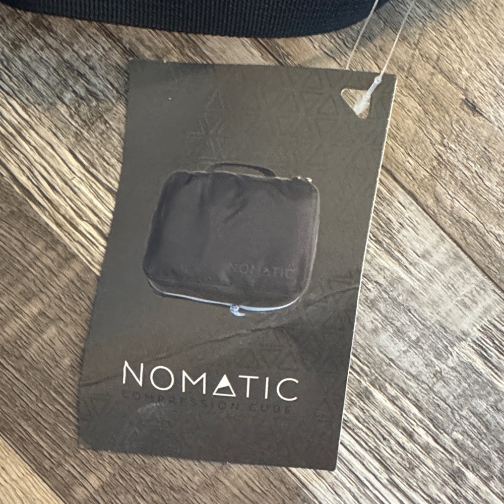 Black and Blue Toiletry Bag - Picture 4 of 5